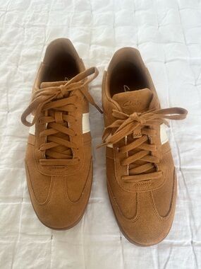 Clarks Men’s Suede Sneakers in Tan with White Accent